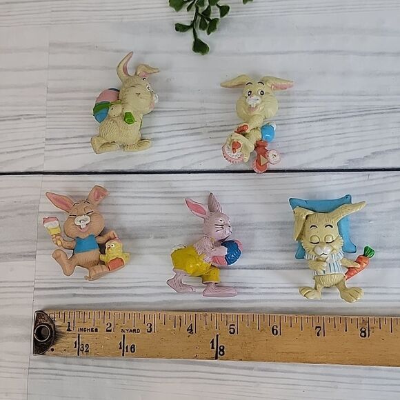 Vintage 70s Bunny Cake Toppers Made Of PVC Set Of 5 - Picture 9 of 9